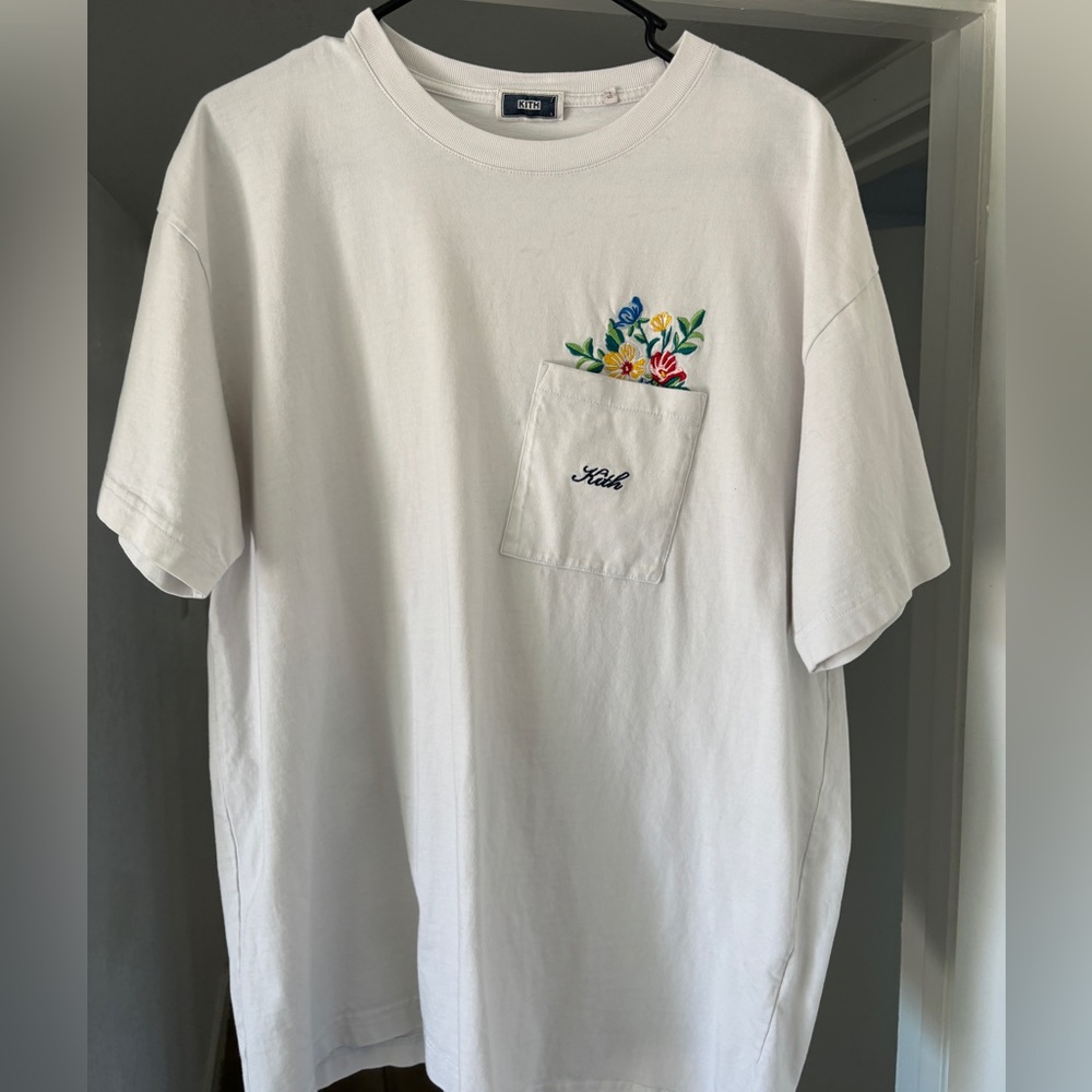 Kith Tee size Large